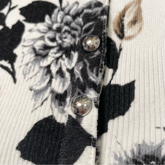 WHBM floral snap front cardigan - Picture 4 of 8